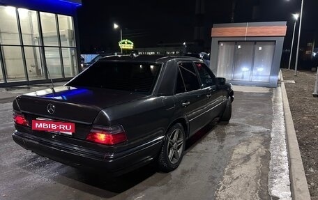 Mercedes-Benz W124, 1986 год, 520 000 рублей, 2 фотография