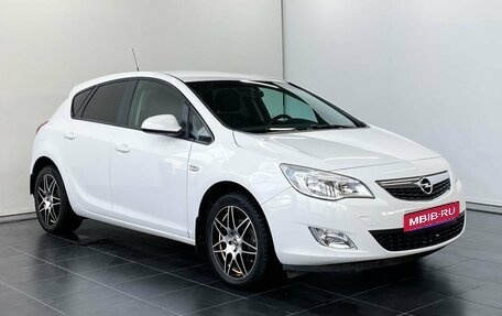 Opel Astra J, 2011 год, 780 000 рублей, 1 фотография