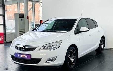 Opel Astra J, 2011 год, 780 000 рублей, 2 фотография