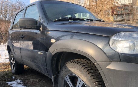 Chevrolet Niva I рестайлинг, 2017 год, 850 000 рублей, 5 фотография