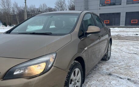 Opel Astra J, 2013 год, 880 000 рублей, 2 фотография