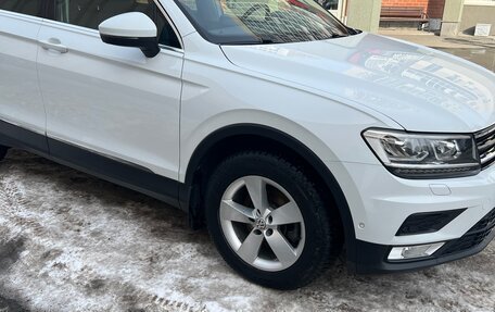 Volkswagen Tiguan II, 2017 год, 2 380 000 рублей, 3 фотография