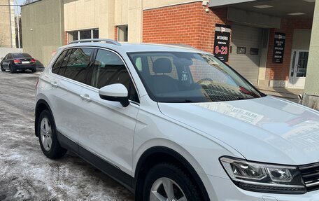 Volkswagen Tiguan II, 2017 год, 2 380 000 рублей, 2 фотография