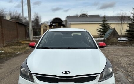 KIA Rio IV, 2018 год, 835 000 рублей, 1 фотография