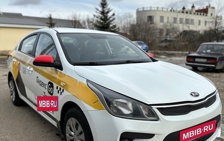 KIA Rio IV, 2018 год, 835 000 рублей, 2 фотография