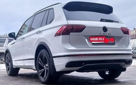 Volkswagen Tiguan II, 2021 год, 4 550 000 рублей, 2 фотография