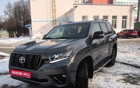 Toyota Land Cruiser Prado 150 рестайлинг 2, 2021 год, 6 420 000 рублей, 3 фотография