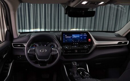 Toyota Highlander, 2023 год, 6 349 000 рублей, 6 фотография