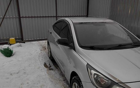 Hyundai Solaris II рестайлинг, 2013 год, 850 000 рублей, 1 фотография