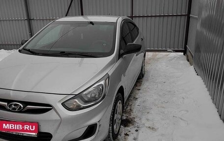 Hyundai Solaris II рестайлинг, 2013 год, 850 000 рублей, 2 фотография