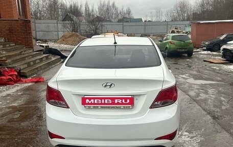 Hyundai Solaris II рестайлинг, 2015 год, 770 000 рублей, 2 фотография