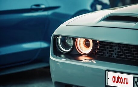 Dodge Challenger III рестайлинг 2, 2021 год, 4 100 000 рублей, 2 фотография