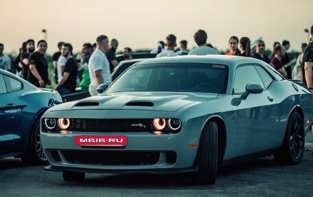 Dodge Challenger III рестайлинг 2, 2021 год, 4 100 000 рублей, 3 фотография