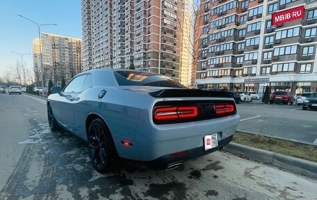 Dodge Challenger III рестайлинг 2, 2021 год, 4 100 000 рублей, 14 фотография