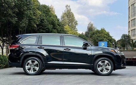 Toyota Highlander III, 2021 год, 3 356 000 рублей, 2 фотография