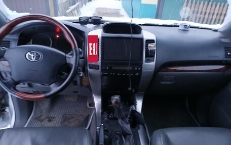 Toyota Land Cruiser Prado 120 рестайлинг, 2004 год, 2 200 000 рублей, 2 фотография