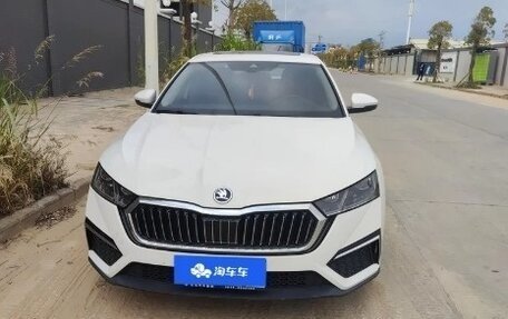 Skoda Octavia IV, 2022 год, 1 806 000 рублей, 2 фотография