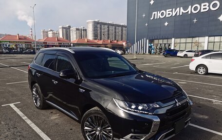 Mitsubishi Outlander III рестайлинг 3, 2019 год, 3 100 000 рублей, 2 фотография