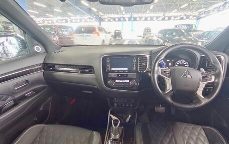 Mitsubishi Outlander III рестайлинг 3, 2019 год, 3 100 000 рублей, 9 фотография