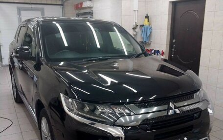 Mitsubishi Outlander III рестайлинг 3, 2019 год, 3 100 000 рублей, 12 фотография