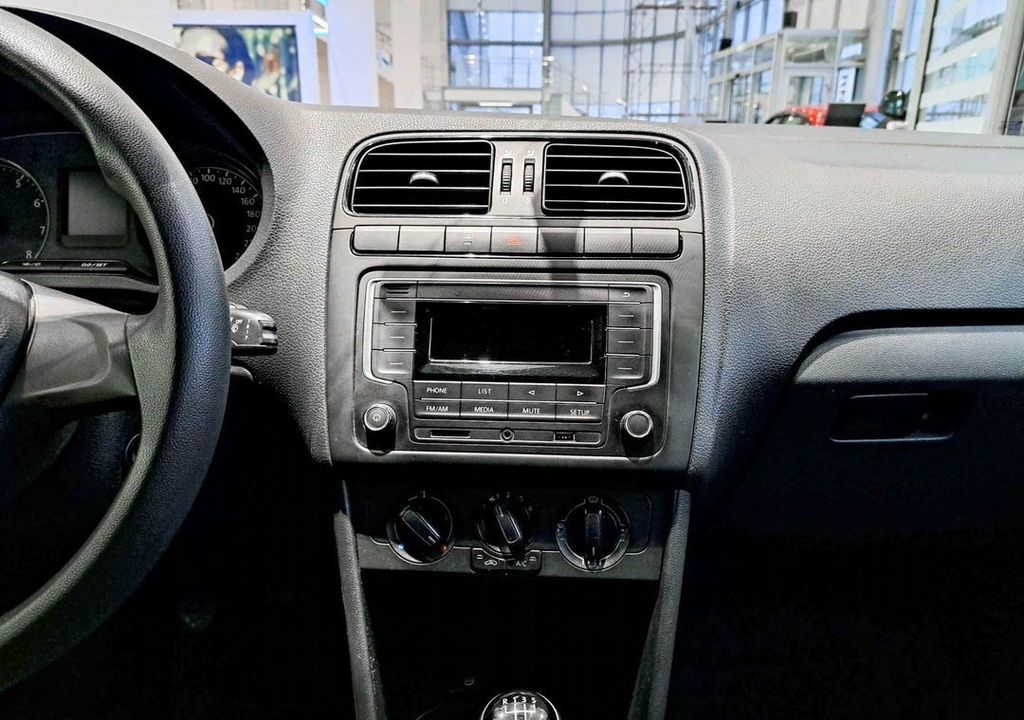 Volkswagen Polo, 2019 год, 949 000 рублей, 18 фотография