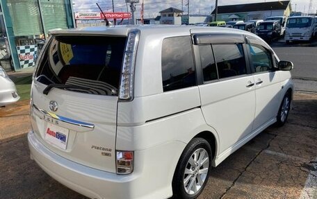 Toyota ISis I, 2011 год, 950 000 рублей, 28 фотография