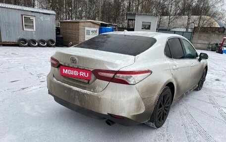 Toyota Camry, 2022 год, 3 470 000 рублей, 5 фотография