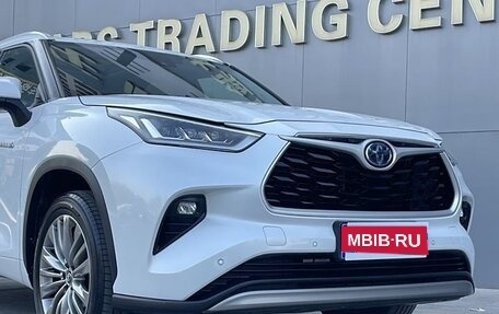 Toyota Highlander, 2022 год, 3 700 000 рублей, 1 фотография