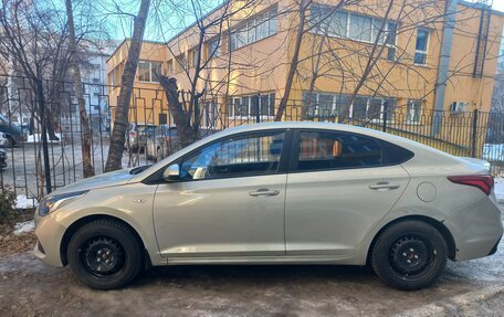 Hyundai Solaris II рестайлинг, 2019 год, 900 000 рублей, 3 фотография