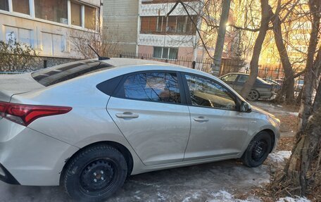 Hyundai Solaris II рестайлинг, 2019 год, 900 000 рублей, 8 фотография