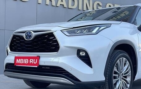 Toyota Highlander, 2022 год, 3 700 000 рублей, 4 фотография