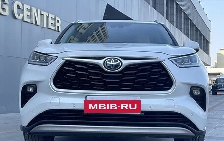 Toyota Highlander, 2022 год, 3 700 000 рублей, 2 фотография