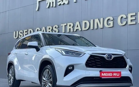 Toyota Highlander, 2022 год, 3 700 000 рублей, 3 фотография