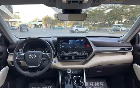 Toyota Highlander, 2022 год, 3 700 000 рублей, 14 фотография
