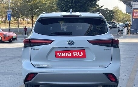 Toyota Highlander, 2022 год, 3 700 000 рублей, 10 фотография
