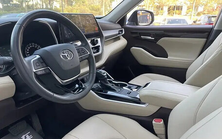 Toyota Highlander, 2022 год, 3 700 000 рублей, 18 фотография