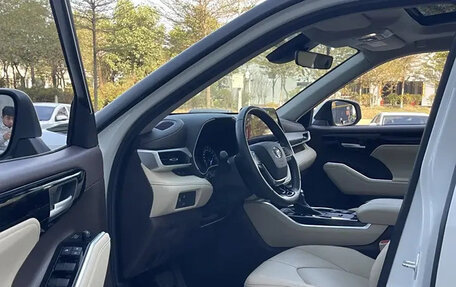 Toyota Highlander, 2022 год, 3 700 000 рублей, 20 фотография