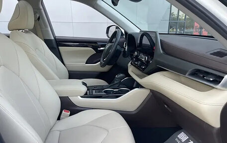 Toyota Highlander, 2022 год, 3 700 000 рублей, 19 фотография