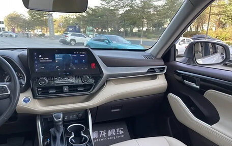 Toyota Highlander, 2022 год, 3 700 000 рублей, 15 фотография