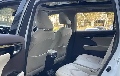 Toyota Highlander, 2022 год, 3 700 000 рублей, 24 фотография