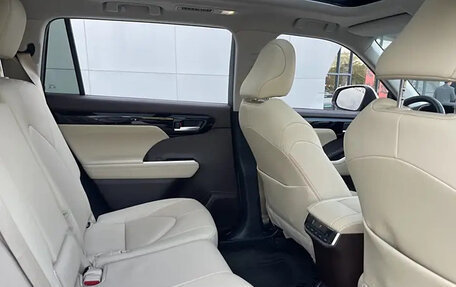 Toyota Highlander, 2022 год, 3 700 000 рублей, 26 фотография
