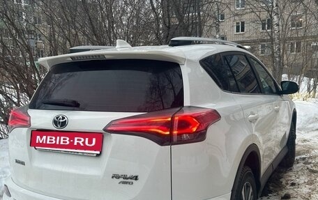 Toyota RAV4, 2017 год, 2 400 000 рублей, 3 фотография