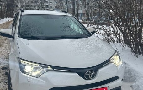 Toyota RAV4, 2017 год, 2 400 000 рублей, 2 фотография