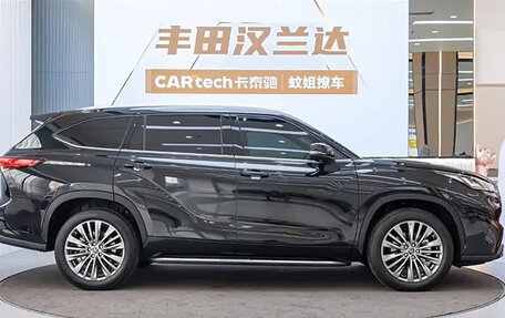 Toyota Highlander, 2022 год, 3 600 000 рублей, 5 фотография