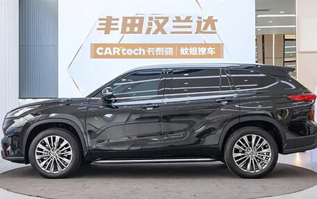Toyota Highlander, 2022 год, 3 600 000 рублей, 4 фотография