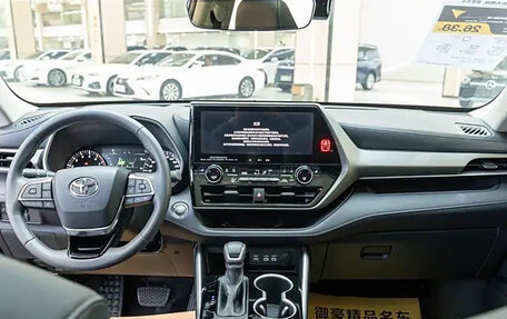 Toyota Highlander, 2022 год, 3 600 000 рублей, 13 фотография