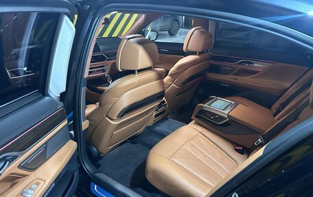 BMW 7 серия, 2017 год, 4 590 000 рублей, 26 фотография