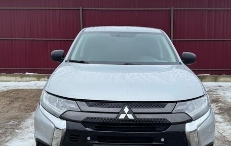 Mitsubishi Outlander III рестайлинг 3, 2021 год, 2 050 000 рублей, 1 фотография