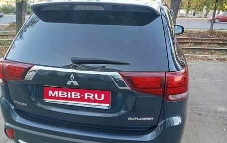 Mitsubishi Outlander III рестайлинг 3, 2018 год, 1 870 000 рублей, 6 фотография