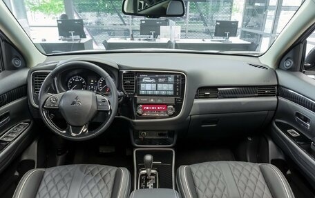 Mitsubishi Outlander III рестайлинг 3, 2022 год, 3 890 000 рублей, 15 фотография